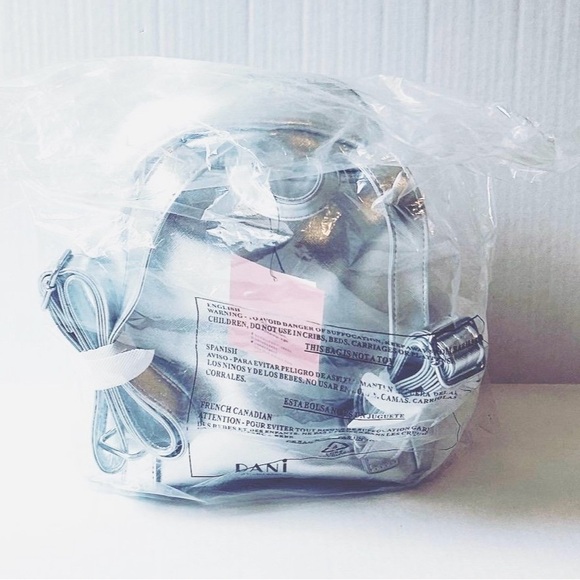 DANI by Danielle Nicole Disney Minnie Mouse Mini Backpack - Picture 4 of 9